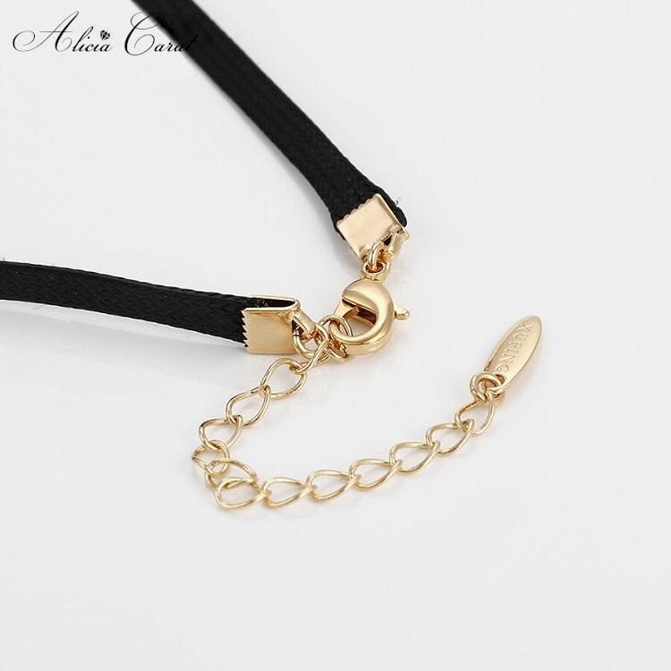 Collier Ras de Cou avec Perle Dore